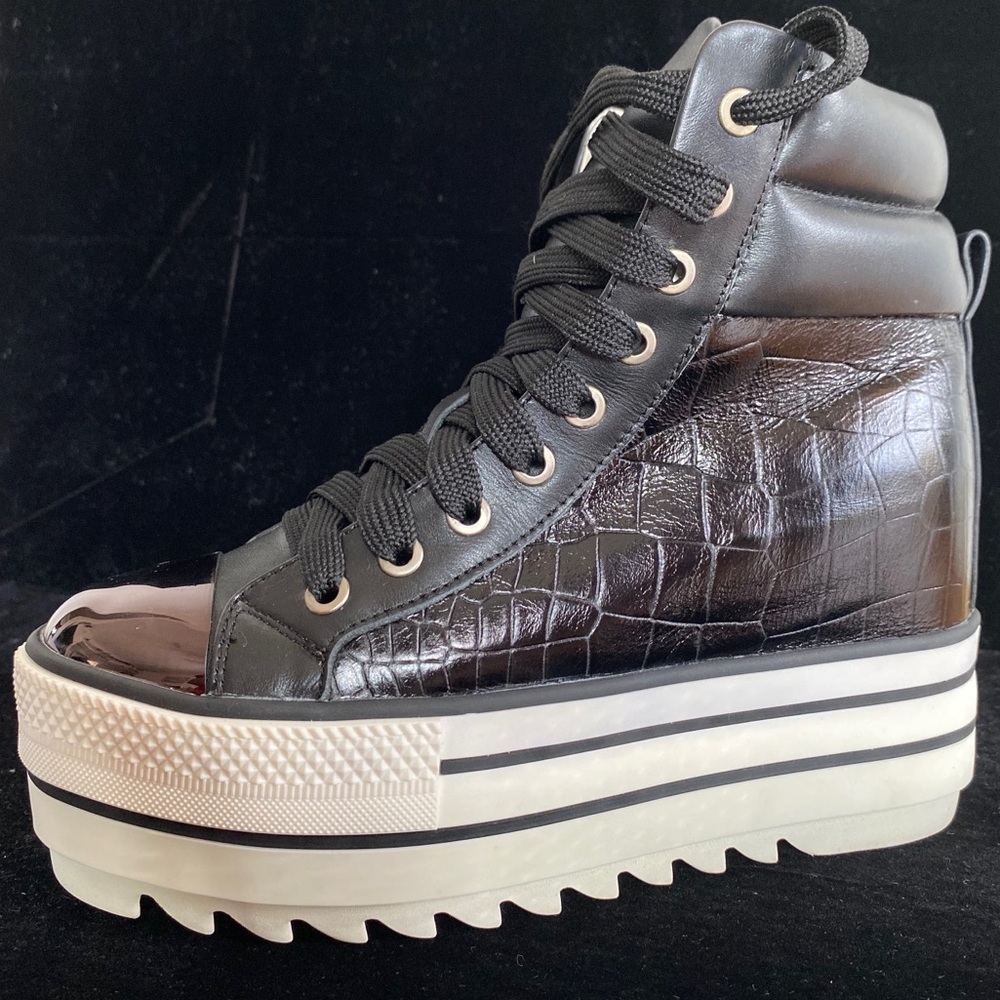Kobe Husk
Mamba Platform Sneaker